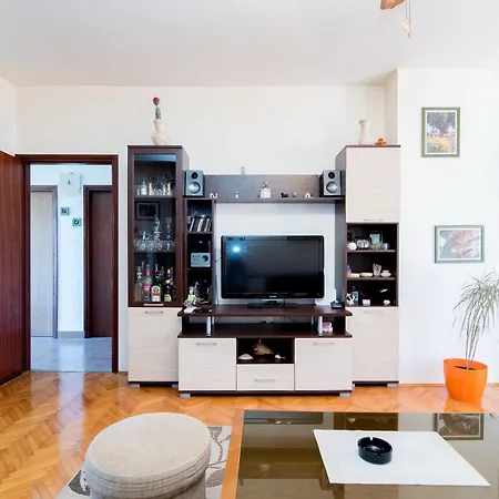 Apartment Lena *