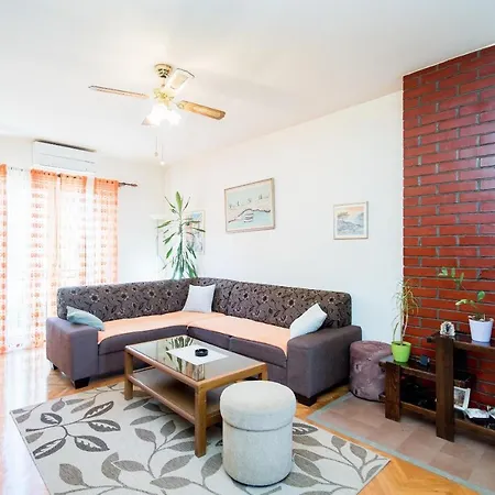 Apartment Lena *