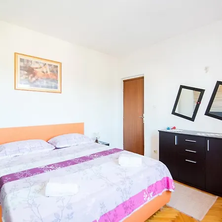 Apartment Lena *