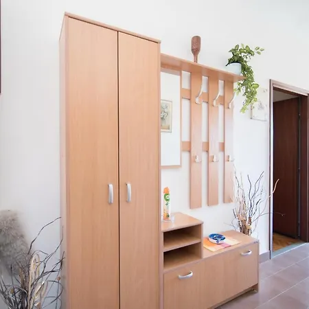 Apartment Lena Supetar